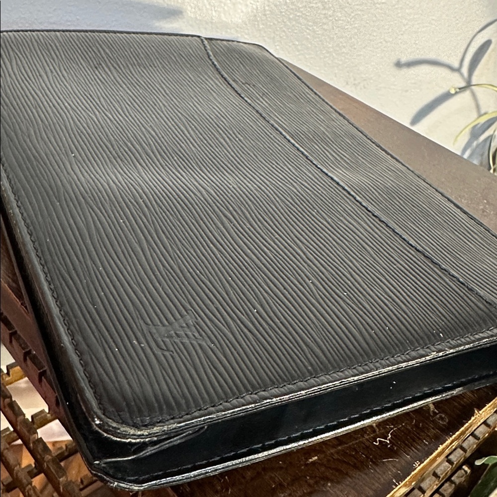 Louis Vuitton black epi clutch see photos for wear and condition - Picture 12 of 12